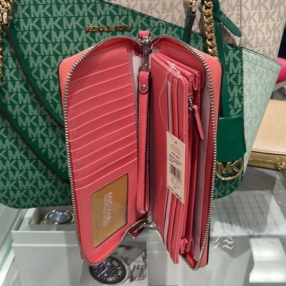 MICHAEL KORS LARGE TRAVEL CONTINENTAL WRISTLET WALLET PHONEHOLDER Tea Rose Multi - Picture 12 of 16